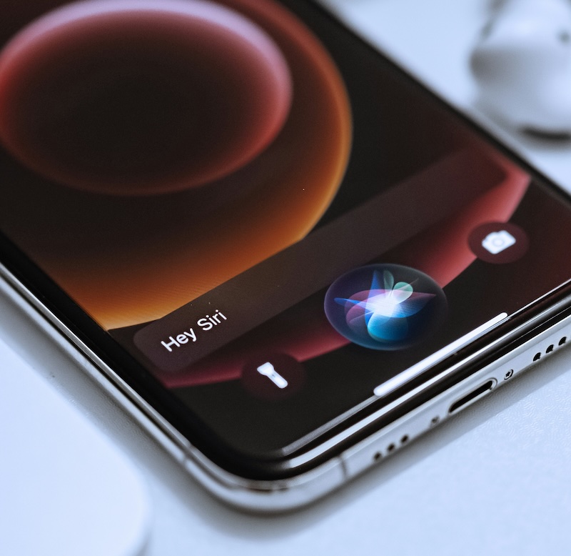 Niespodziewany sojusz w AI. Siri zasilana przez Gemini